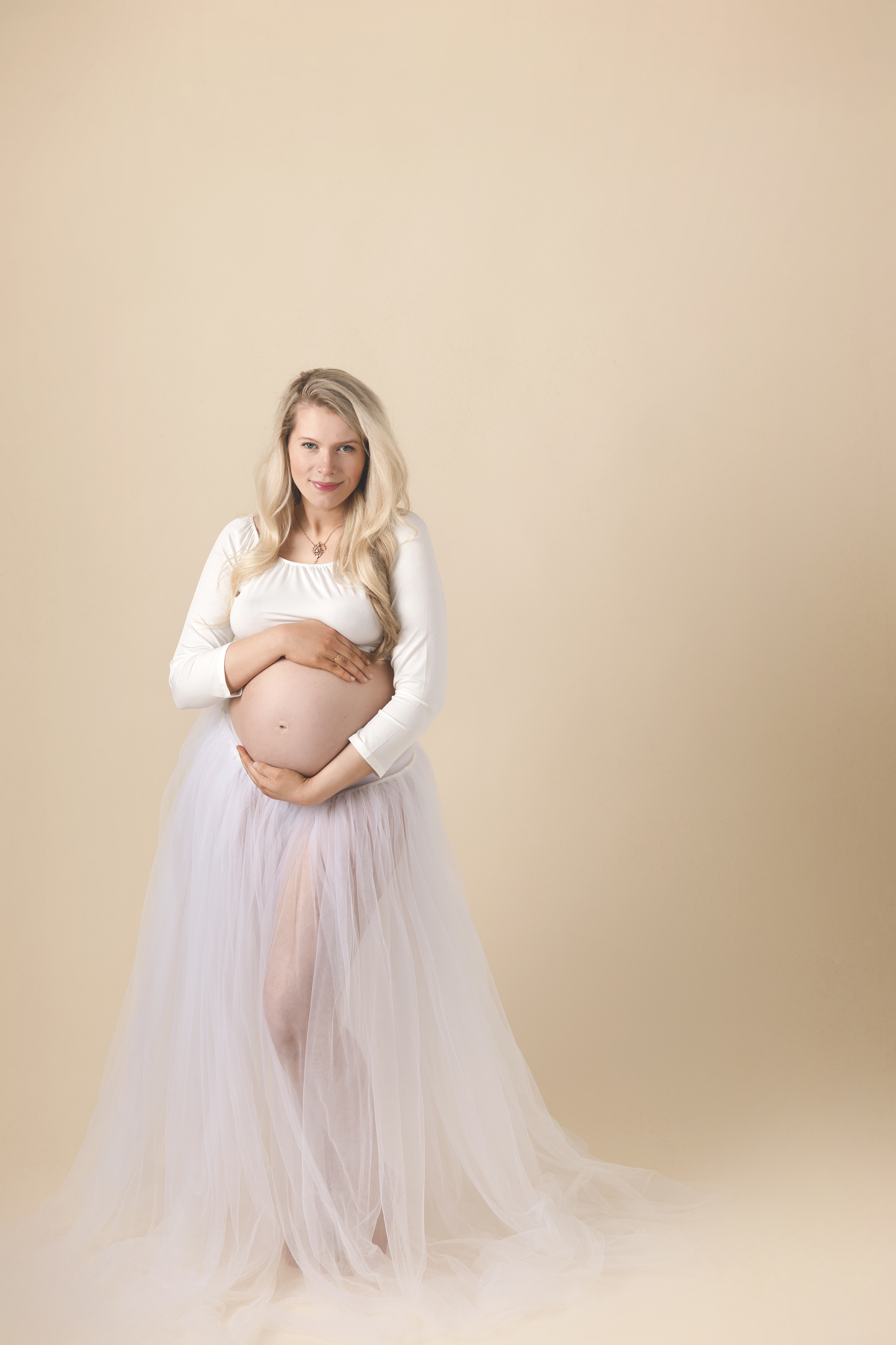 Simplicity in Maternity Photos - June Bug Photography, Mill Creek